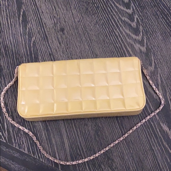 Authentic CHANEL East West Chocolate Bar Lambskin - Picture 4 of 9